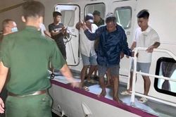Cứu sống thêm 2 thuyền viên trong vụ chìm 2 sà lan trên biển