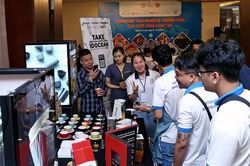 Tranh tài tại cuộc thi pha chế cà phê đặc sản Việt Nam 2023