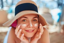 Cách giúp bạn hạn chế sự lão hóa của làn da