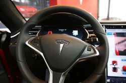 Tesla bị điều tra lỗi vô lăng Model Y bị rơi ra khi đang lái