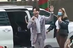 Đang đi diễn nhưng Lê Dương Bảo Lâm không quên 'cà khịa' HIEUTHUHAI