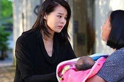 Phát hiện trẻ sơ sinh đặt trước cổng nhà, tôi quyết nhận nuôi dù đã có 2 con