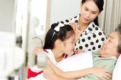 Mẹ chồng đột ngột đòi ly hôn, biết lý do mà tôi cũng bất ngờ