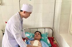 Phẫu thuật khối u khổng lồ nặng gần 8kg trong lồng ngực bệnh nhân