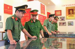 Sinh hoạt chính trị kỷ niệm 75 năm Chủ tịch Hồ Chí Minh nêu Sáu điều dạy Công an nhân dân