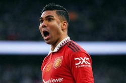 Casemiro lại không hài lòng với Bruno Fernandes