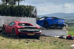 2 siêu xe Ferrari gặp tai nạn nghiêm trọng do đua xe trái phép