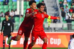 Gọi 4 sao trẻ U20, HLV Troussier tăng chất thép cho hàng tấn công U23 Việt Nam