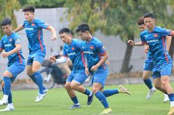 HLV Troussier: 'Tôi nỗ lực không để chứng minh giỏi hơn ông Park'