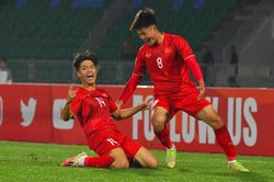 HLV Philippe Troussier triệu tập dàn sao U20 lên U23 Việt Nam