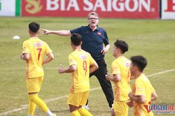 HLV Philippe Troussier và 'thông điệp nóng' với tuyển Việt Nam