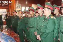 Đoàn thanh niên các đơn vị bộ đội dâng hương Đại tướng Chu Huy Mân