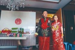 Hé lộ những hình ảnh hiếm hoi về đám cưới của nữ người mẫu Thái Thiên Phượng và bạn trai