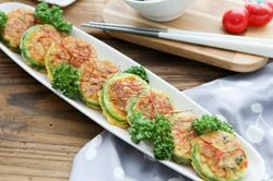 Cá ngừ đóng hộp đừng chỉ kẹp bánh mì, làm thế này đẹp mắt mà lạ miệng hơn hẳn!