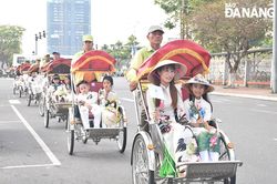 Du lịch kết hợp thiện nguyện