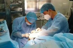 Bệnh xá đảo Trường Sa Đông cấp cứu ngư dân bị viêm ruột thừa cấp