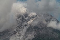 Indonesia: Núi lửa Merapi phun cột tro bụi cao khoảng 3 km
