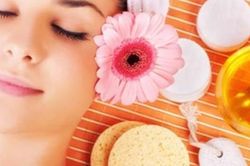 Rửa mặt bằng mật ong hàng ngày có tốt không?