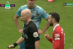 Lý do MU không được phạt đền dù cầu thủ Southampton để bóng chạm tay