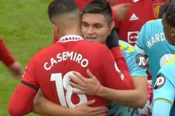 Casemiro được chính nạn nhân… an ủi sau pha phạm lỗi dẫn đến thẻ đỏ