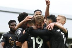 Trong ngày đặc biệt của Arteta, Arsenal đại thắng để tiếp tục đua vô địch