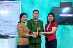 Trả dây chuyền vàng trị giá hơn 50 triệu đồng cho người đánh rơi