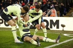 Haaland lập công, Man.City bền bỉ gia tăng áp lực