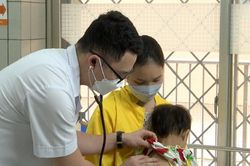 Cảnh báo gia tăng trẻ nhiễm virus RSV gây viêm phổi