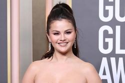 Selena Gomez khóc hết nước mắt khi bị chê béo