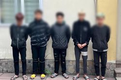 Nhóm thiếu niên rủ nhau đi cướp nhưng bị bố mẹ gọi về một nửa, số còn lại làm ra hành động ngán ngẩm
