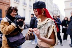 Trở về sau Paris Fashion Week, Châu Bùi thử sức với tư cách mới