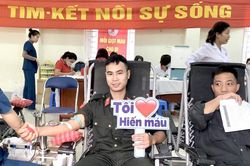 Hơn 300 người tham gia hiến máu tình nguyện