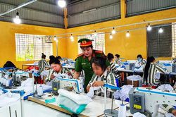 Những 'bông hồng thép'