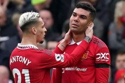 HLV Ten Hag 'méo mặt' khi Casemiro bị treo giò 4 trận