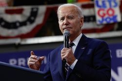 Tổng thống Mỹ Joe Biden lên tiếng sau vụ sụp đổ ngân hàng SVB