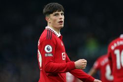 Sao trẻ MU phải chống nạng sau trận hòa Southampton