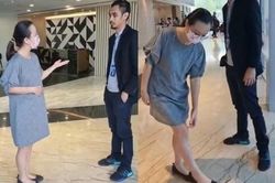 Phụ nữ mặc váy ngang đầu gối bị cấm vào cơ quan nhà nước ở Malaysia