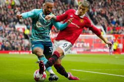 Xem video Martinez đá 'out trình' trước Southampton, nhiều CĐM phải thốt lên 'đáng từng xu'