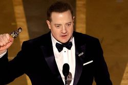 Brendan Fraser xúc động khi giành giải Nam diễn viên chính xuất sắc nhất tại Oscar 2023