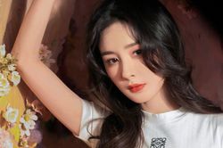 Dương Mịch bí mật đến thăm con gái, mang cả bố mẹ đi cùng?