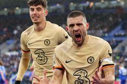 Liverpool & Chelsea: Người hồi sinh, kẻ ngã ngựa