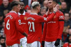Casemiro nhận thẻ đỏ, MU hòa như thua trước Southampton