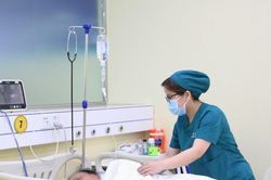 Cứu sống một cụ ông bị đột quỵ não cấp có nhiều bệnh nền
