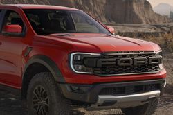Giá lăn bánh xe Ford Ranger Raptor 2023