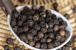 Đi ngang ở mức 66.000 đồng/kg, cây tiêu dần mất sức hấp dẫn với nông dân