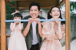 Nhã Phương khoe ảnh con gái và Trường Giang, tự nhận 'đẻ thuê'