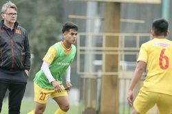 HLV Troussier 'xây móng' từ U23 Việt Nam