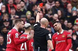 Casemiro bị treo giò 4 trận, CĐV MU lo sốt vó với cặp tiền vệ trung tâm 'McFred'