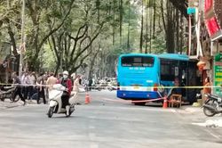 Hà Nội: Xe buýt lao vào quán bún chả, 2 người nhập viện cấp cứu