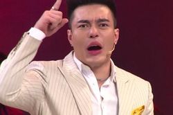 Lê Dương Bảo Lâm bức xúc vì bị người lạ ném rác vào nhà
